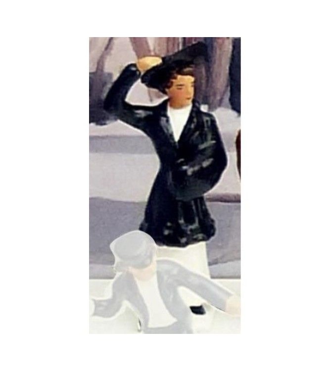 femme en manteau noir (diorama ''la bataille de boules de neige'')