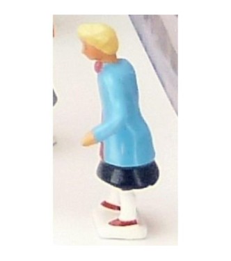 fillette en bleu (diorama ''la bataille de boules de neige'')