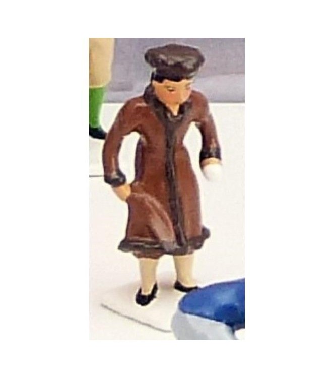 fillette en marron (diorama ''la bataille de boules de neige'')