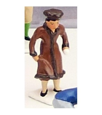 fillette en marron (diorama ''la bataille de boules de neige'')