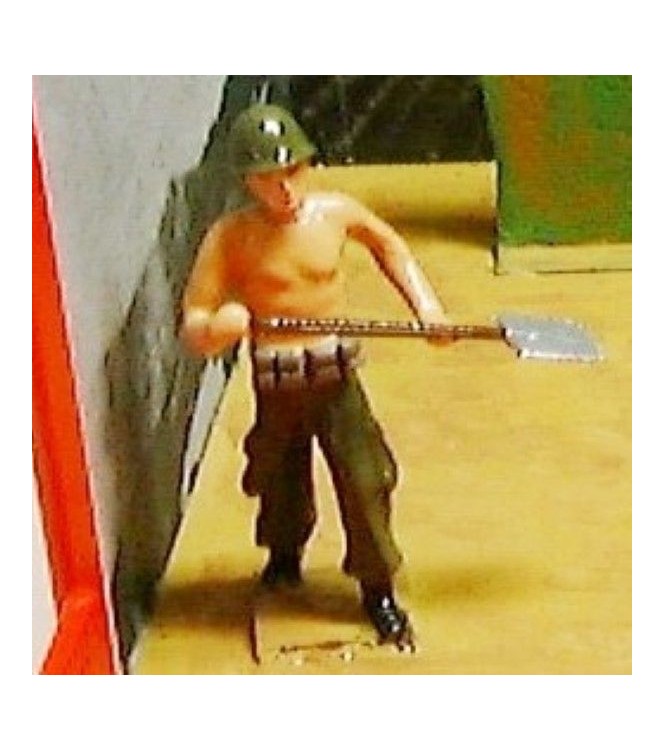 soldat avec pelle (diorama la bataille de Dien Bien Phu)