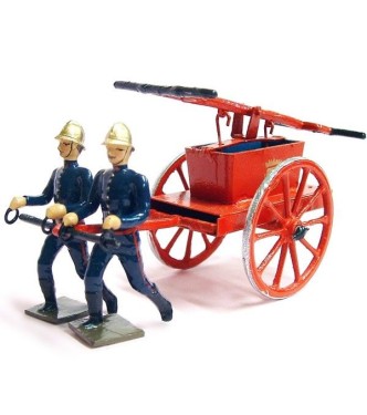 Pompe à bras sur roues tirée par 2 pompiers en coffret rouge