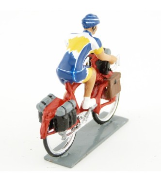 Cyclotouriste (Cyclo-randonneur), t-shirt bleu, jaune et blanc