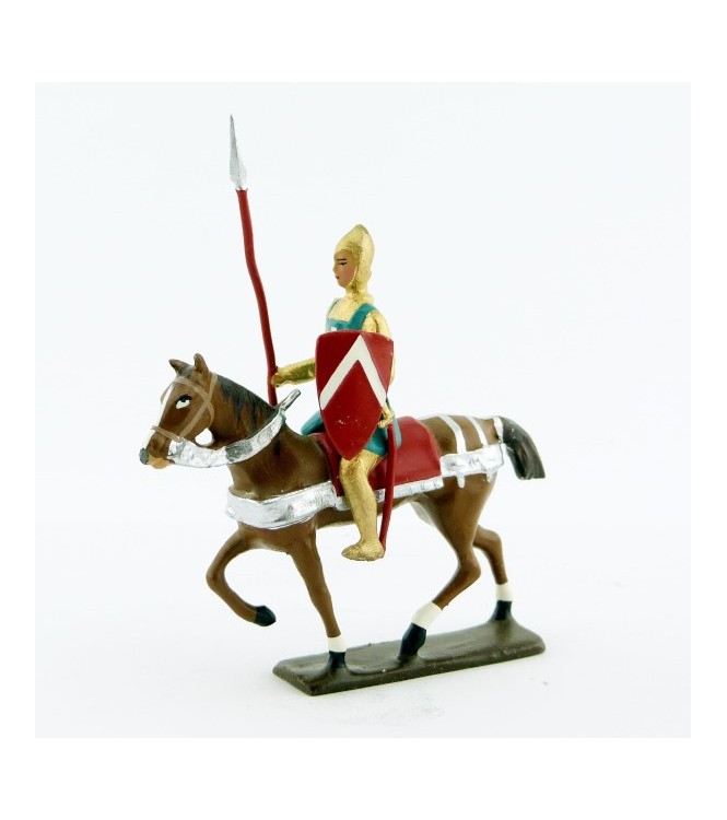 croisé à cheval avec lance, cotte dorée, surcot vert et casque pointu