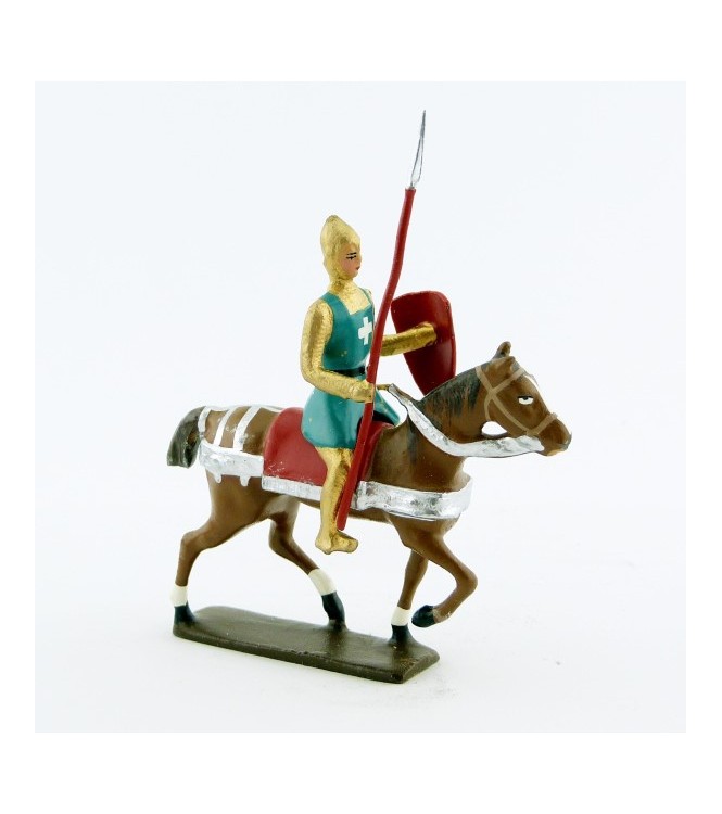 croisé à cheval avec lance, cotte dorée, surcot vert et casque pointu