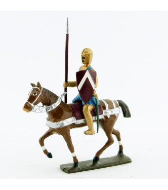 croisé à cheval avec lance, cotte dorée, surcot bleu et heaume