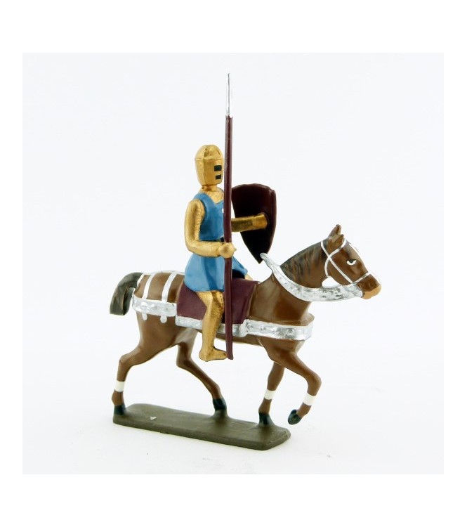 croisé à cheval avec lance, cotte dorée, surcot bleu et heaume