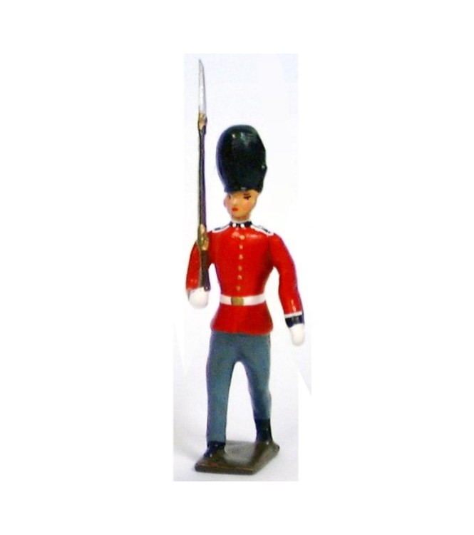 Fantassin des Gardes de la Reine d'Angleterre, fusil sur l'épaule droite