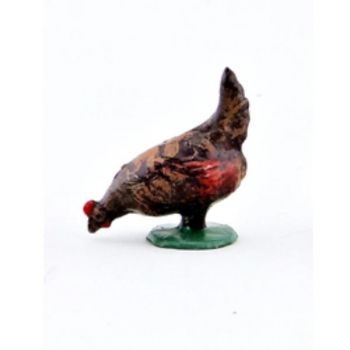 Poule marron picorant