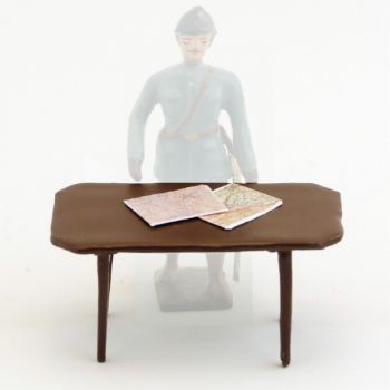 table avec cartes d'état-major 1914-1918