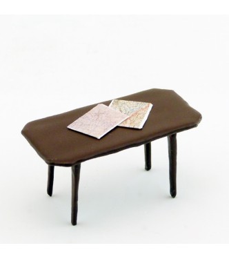 table avec cartes d'état-major 1914-1918