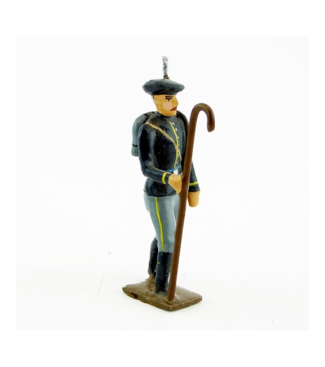 officier des chasseurs alpins, tenue bleue, avec canne à la main