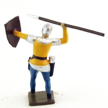 archer projetant sa lance, tunique jaune sur cotte argent
