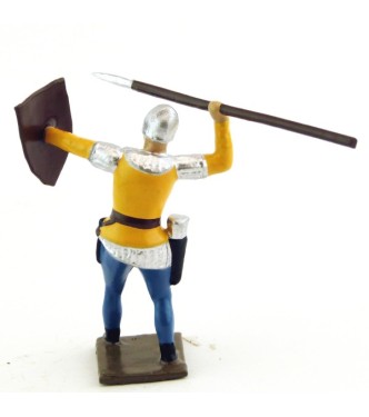archer projetant sa lance, tunique jaune sur cotte argent
