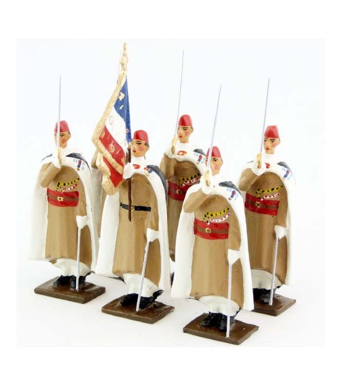 Garde au drapeau du 1er régiment de spahis au fixe, en calots
