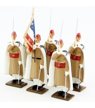 Garde au drapeau du 1er régiment de spahis au fixe, en calots