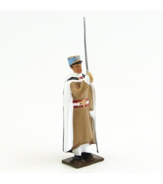 fantassin du 1er régiment de spahis au présenter sabre