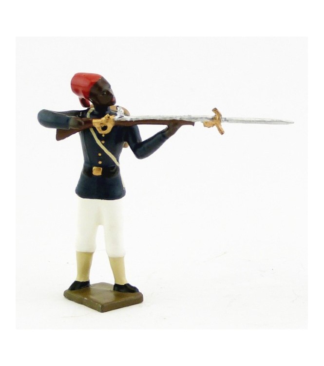 tirailleur sénégalais au feu, fusil en joue