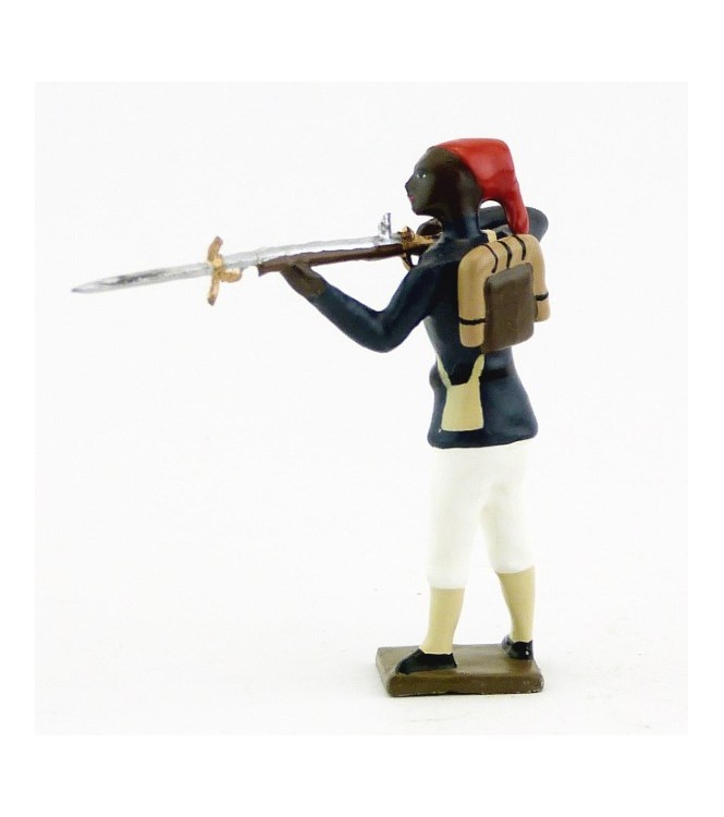 tirailleur sénégalais au feu, fusil en joue