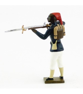 tirailleur sénégalais au feu, fusil en joue