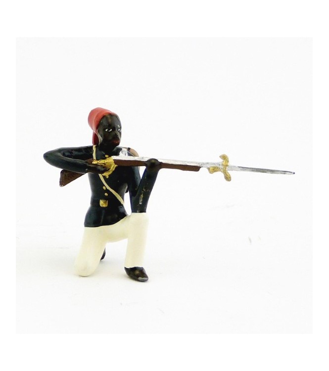 tirailleur sénégalais à genou, fusil en joue