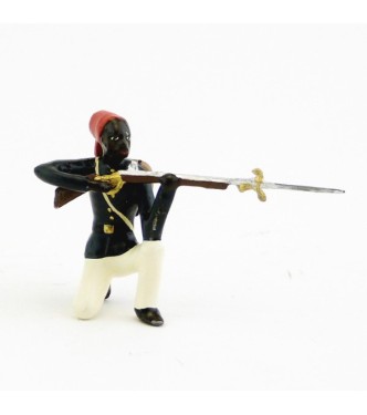 tirailleur sénégalais à genou, fusil en joue