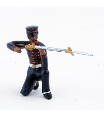 fantassin de l'infanterie japonaise à genou, fusil en joue