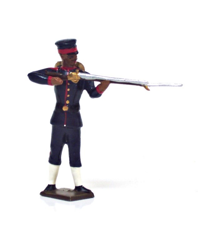 fantassin de l'infanterie japonaise au feu, fusil en joue