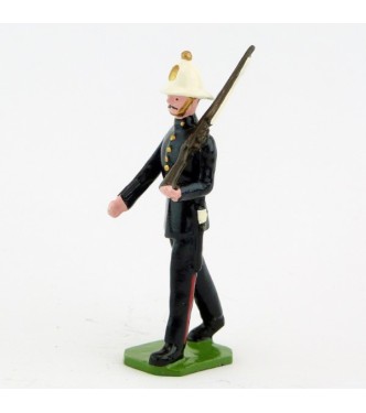Fantassin, fusil sur l'épaule, des Royal Marines / Royal Scots Guards (S.E.A)