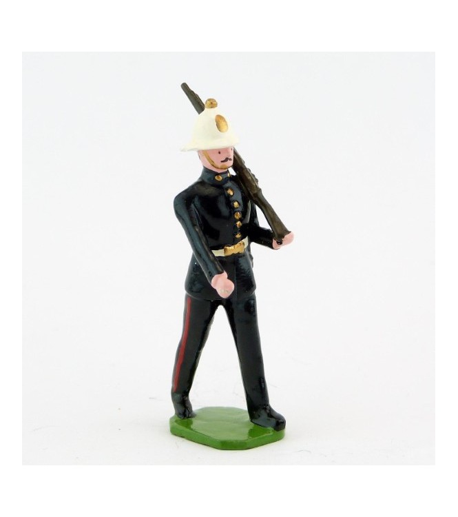 Fantassin, fusil sur l'épaule, des Royal Marines / Royal Scots Guards (S.E.A)