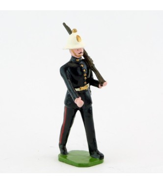 Fantassin, fusil sur l'épaule, des Royal Marines / Royal Scots Guards (S.E.A)