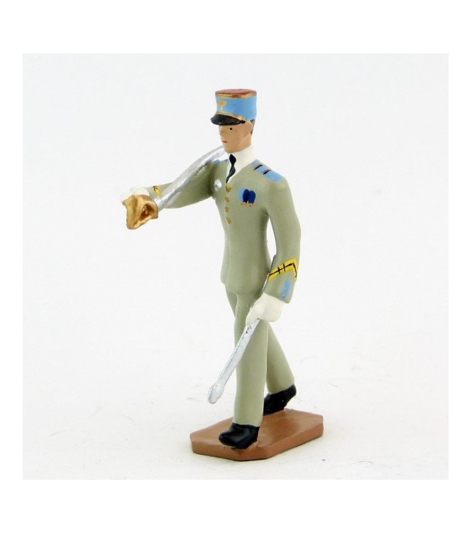 Officier avec sabre sur l'épaule - Ensoa / Saint-Maixent (S.E.A)