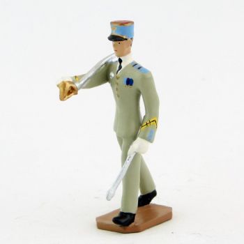 Officier avec sabre sur l'épaule - Ensoa / Saint-Maixent (S.E.A)