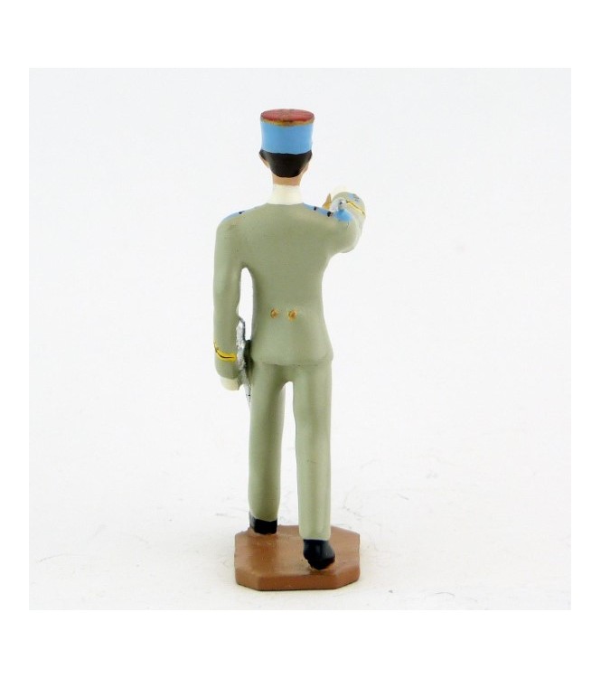 Officier avec sabre sur l'épaule - Ensoa / Saint-Maixent (S.E.A)