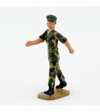 Officier en bérêt vert et bras nus, tenue camouflage - Légion Etrangère (S.E.A)