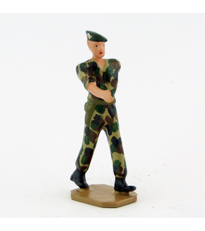 Officier en bérêt vert et bras nus, tenue camouflage - Légion Etrangère (S.E.A)