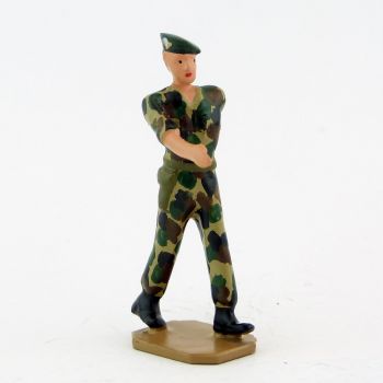 Officier en bérêt vert et bras nus, tenue camouflage - Légion Etrangère (S.E.A)