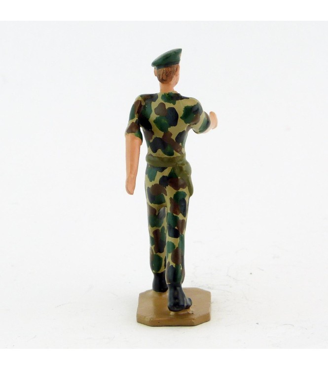 Officier en bérêt vert et bras nus, tenue camouflage - Légion Etrangère (S.E.A)