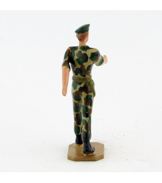 Officier en bérêt vert et bras nus, tenue camouflage - Légion Etrangère (S.E.A)