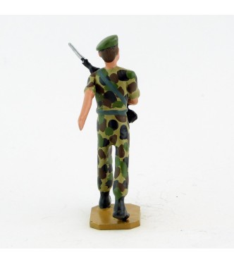 Homme de troupe, bérêt vert, Famas, tenue camouflage - Légion Etrangère (S.E.A)