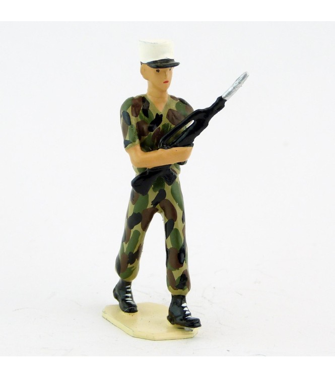 Homme de troupe, képi blanc, Famas, tenue camouflage - Légion Etrangère (S.E.A)