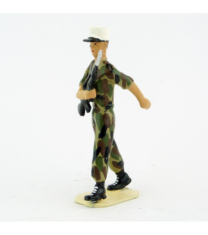Homme de troupe, képi blanc, Famas, tenue camouflage - Légion Etrangère (S.E.A)