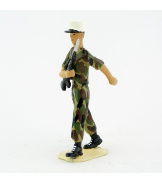 Homme de troupe, képi blanc, Famas, tenue camouflage - Légion Etrangère (S.E.A)