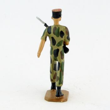 Sous-officier, képi noir, Famas, tenue camouflage - Légion Etrangère (S.E.A)