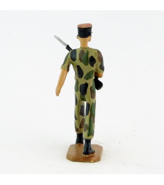 Sous-officier, képi noir, Famas, tenue camouflage - Légion Etrangère (S.E.A)