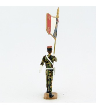 Porte-Drapeau, képi noir, tenue camouflage - Légion Etrangère (S.E.A)