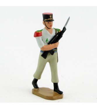 Sous-officier avec Famas, tenue Terre de France - Légion Etrangère (S.E.A)