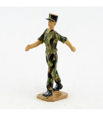 Officier, képi noir, tenue camouflage - Légion Etrangère (S.E.A)