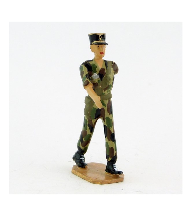 Officier, képi noir, tenue camouflage - Légion Etrangère (S.E.A)