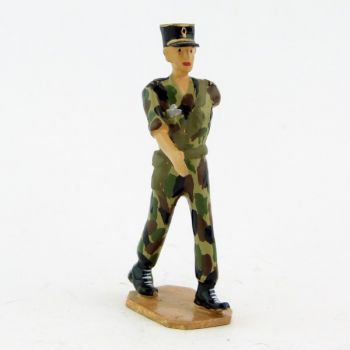 Officier, képi noir, tenue camouflage - Légion Etrangère (S.E.A)